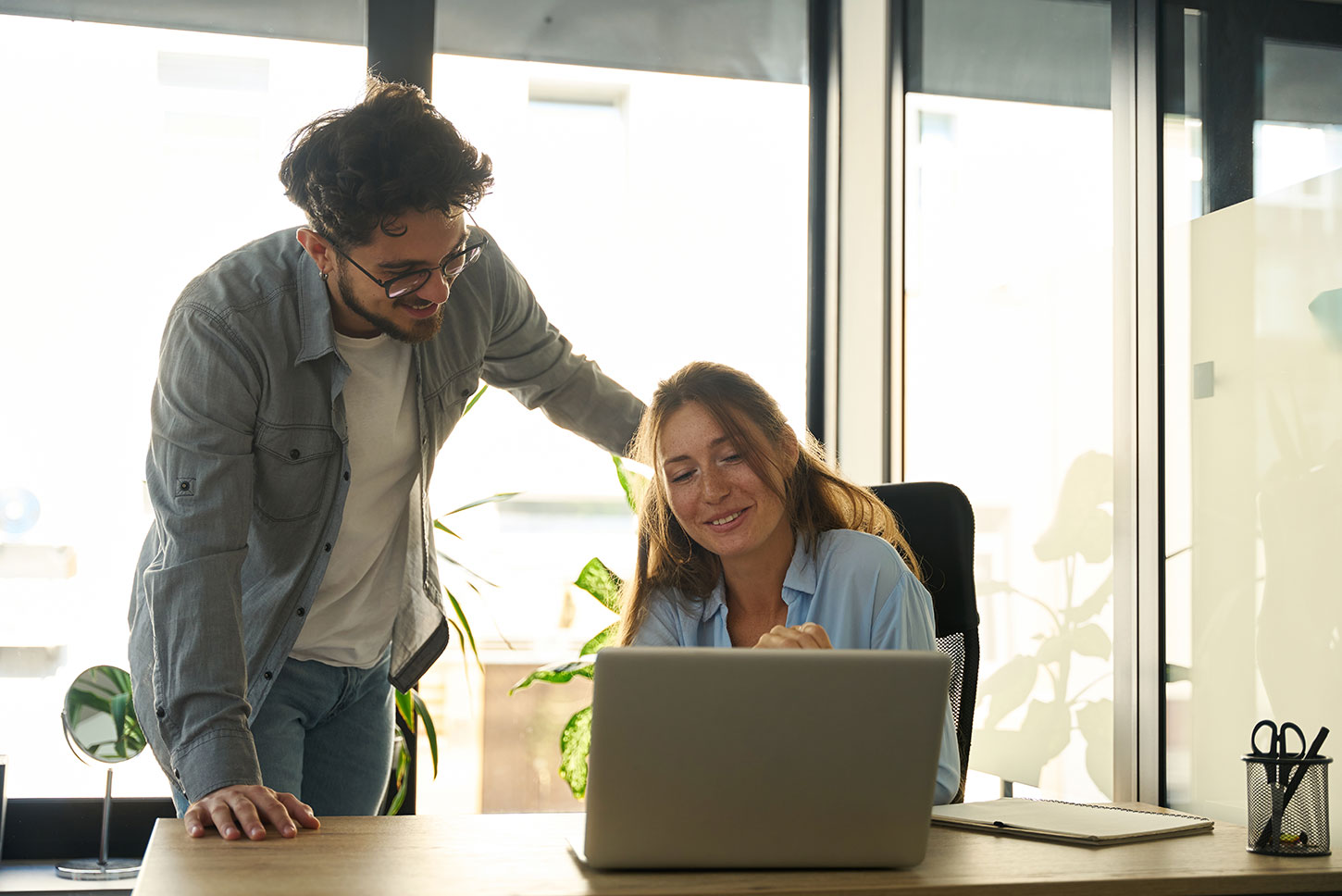 equipo-viendo-ordenador